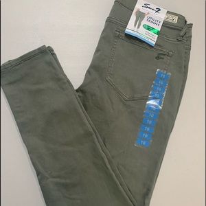 NWT Seven7 ankle skinny jeans in sage green with utility pockets size 10